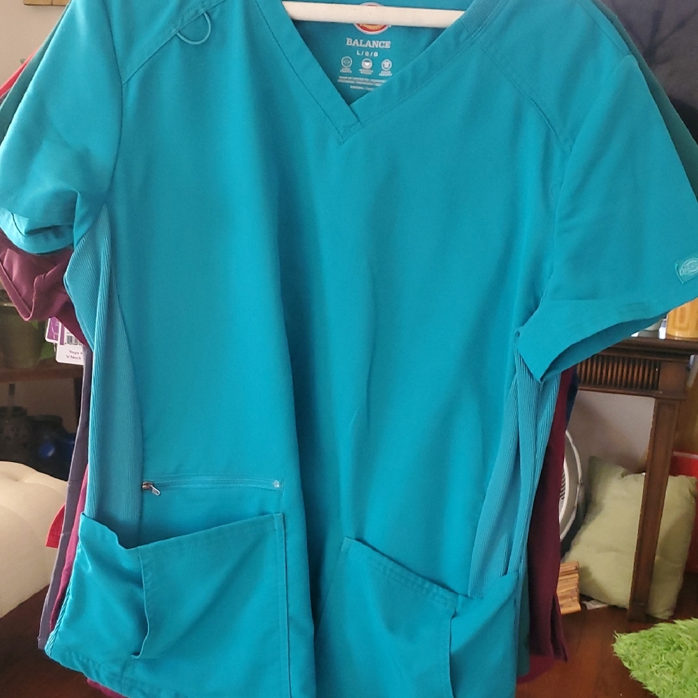 Scrub Top Med and Large